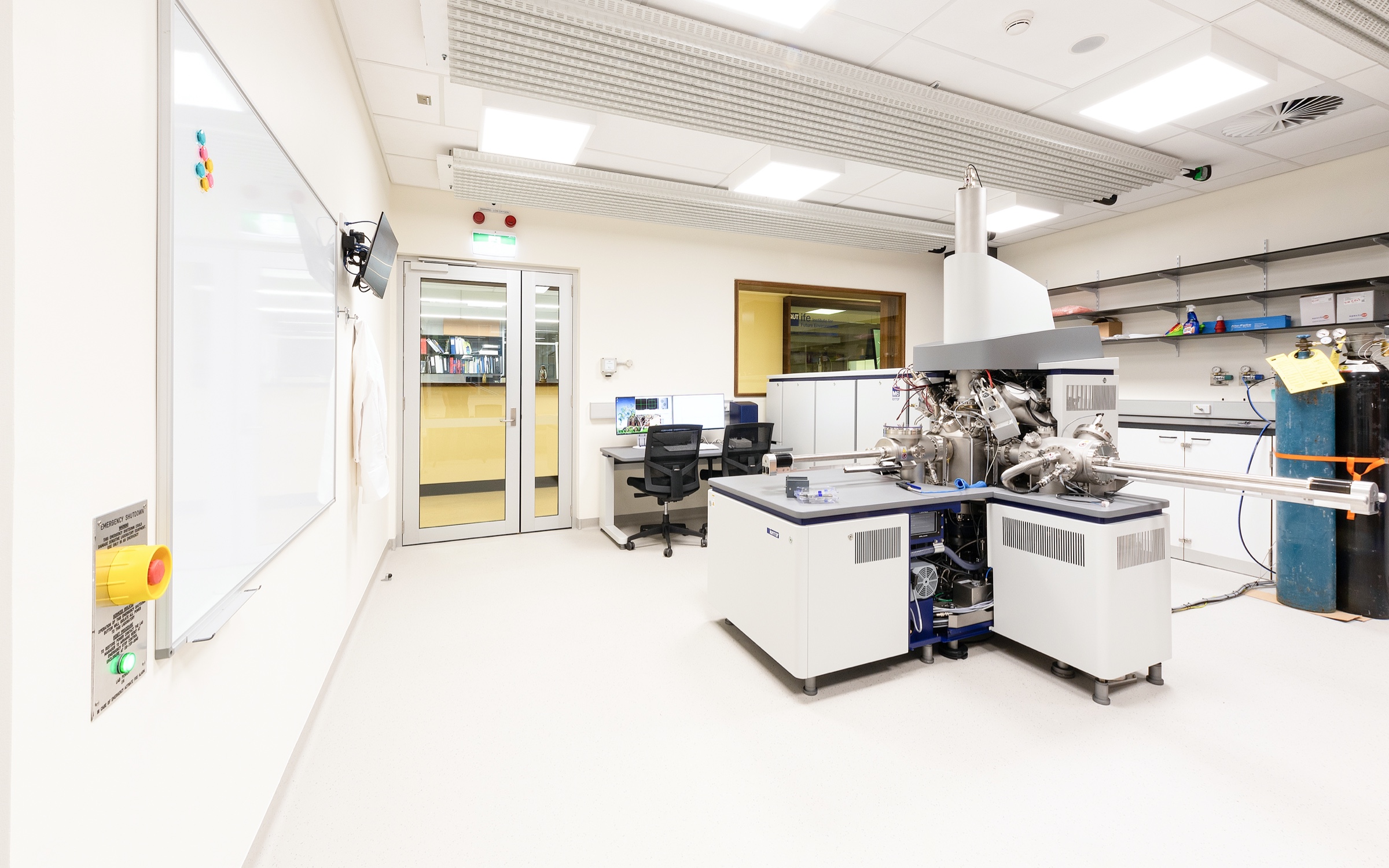 QUT M Block – Central Analytical Research Facility - Laboratory