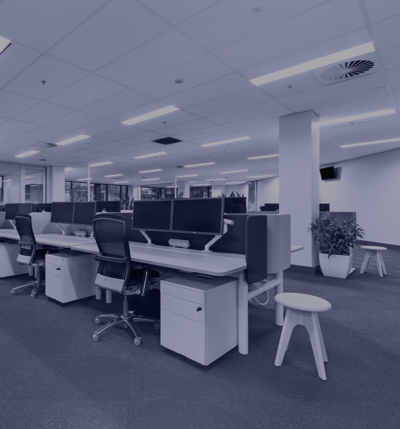 15 National Circuit - Work Stations