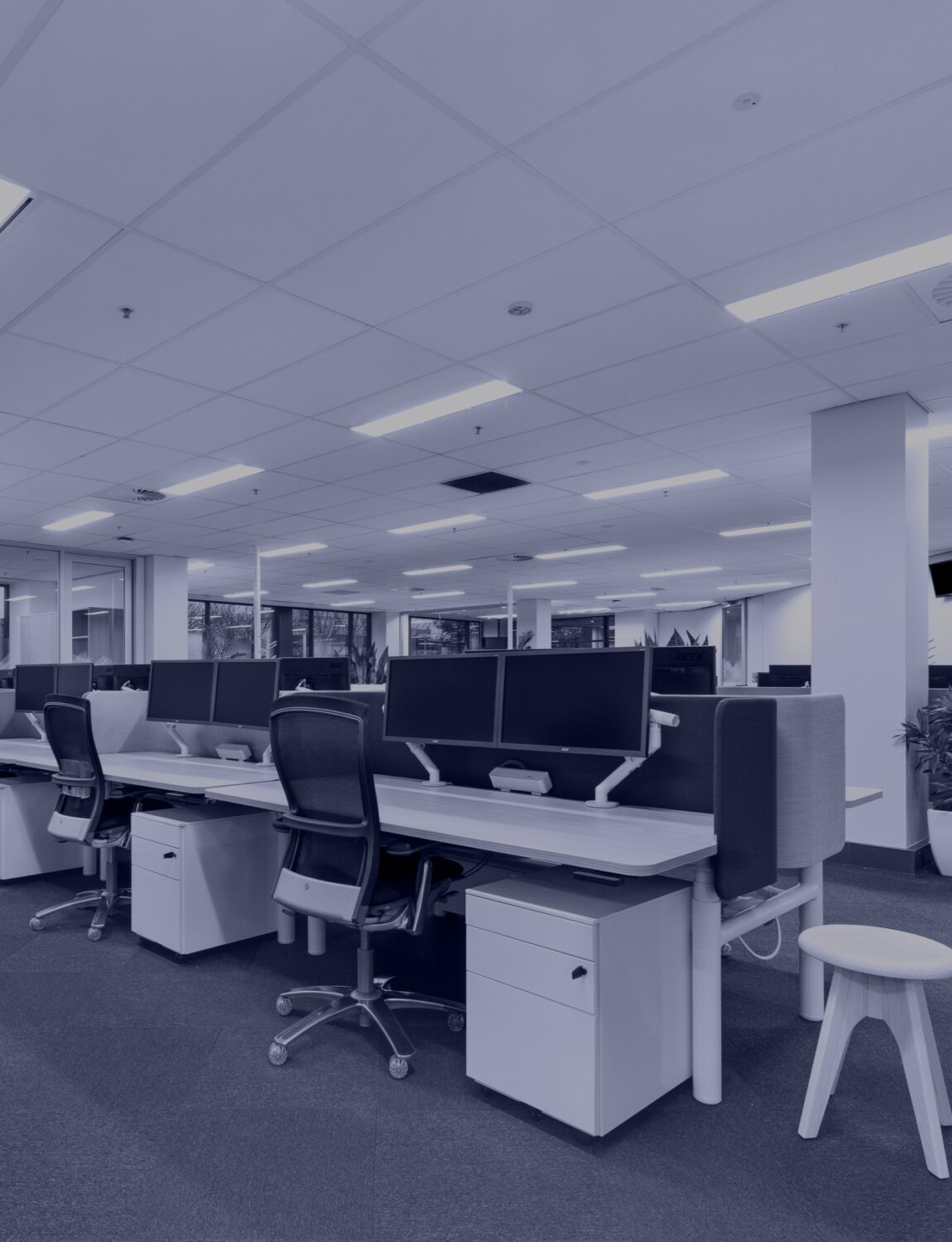 15 National Circuit - Work Stations