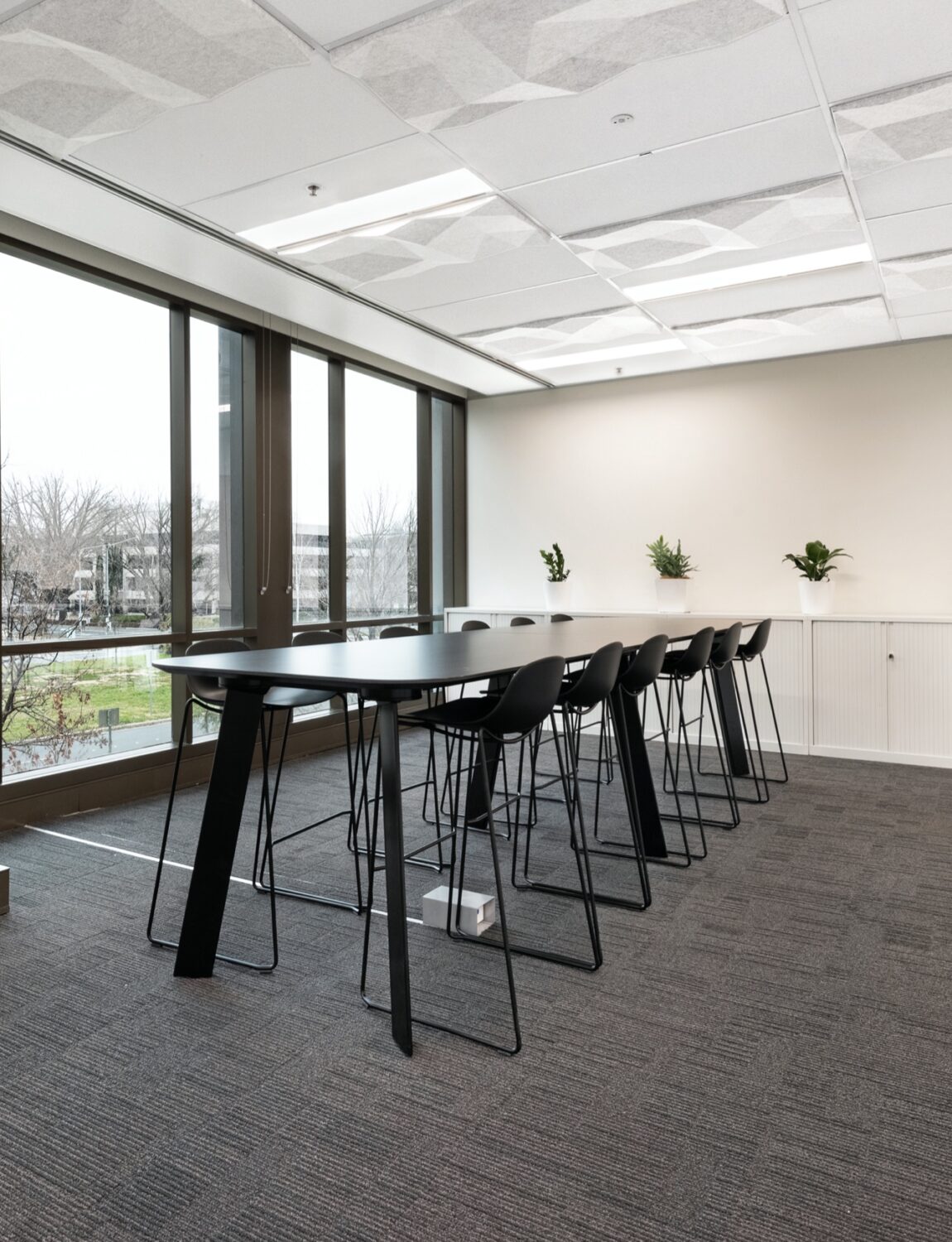 15 National Circuit - Work Station