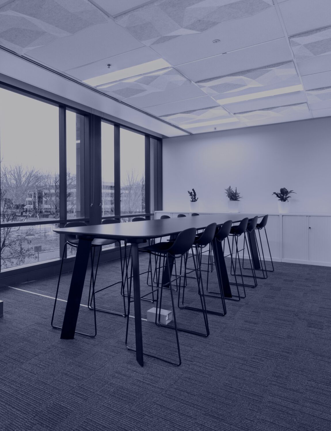 15 National Circuit - Work Station