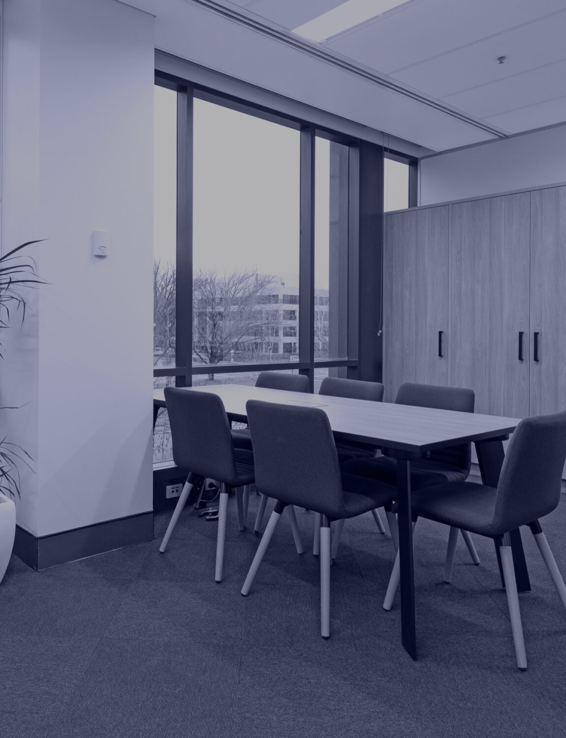 15 National Circuit - Work Station